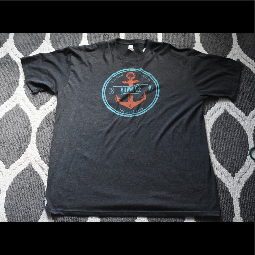 T-shirt - Picture 2 of 3